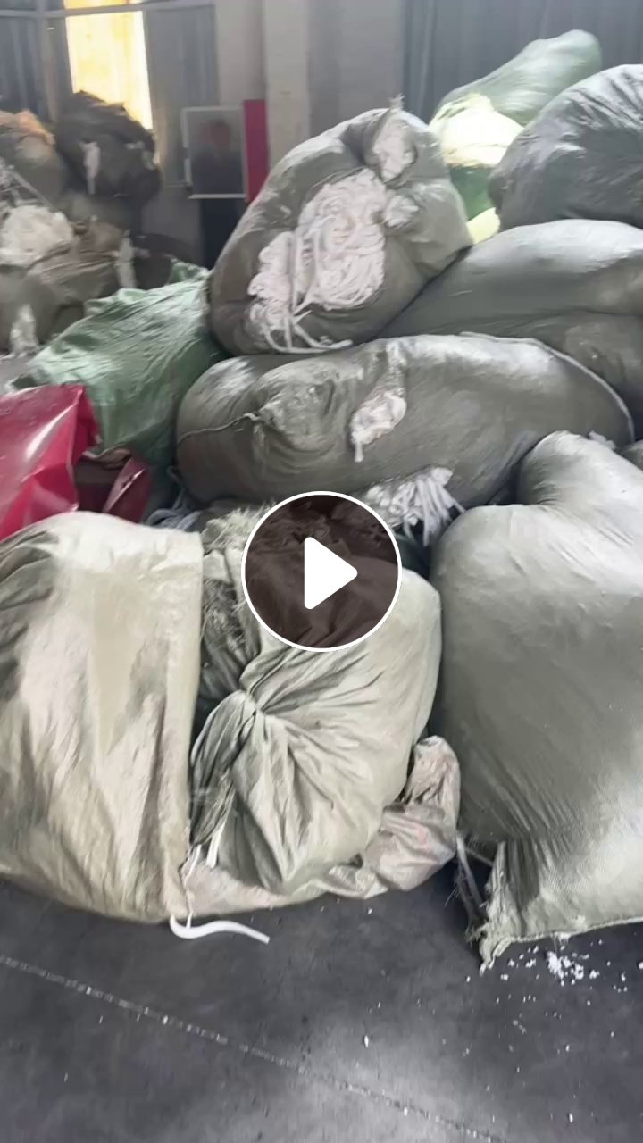长期出售剪毛厂下来的氨纶废布，涤纶废布，混合统货出，月供30吨，在江苏无锡