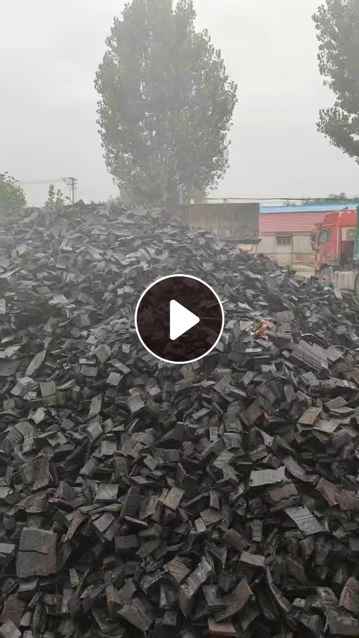 长期出售纯大钢丝胎胶块，有铲顶和不铲顶两种