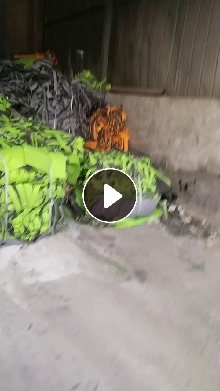 长期出售地毯边角料，什么材质的地毯都有，可以分拣出，月供200多吨，货在河南郑州