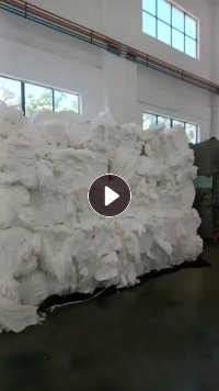 长期出售水刺布厂下来的涤纶木浆无纺布，涤纶无浆无纺布大块布，涤30，木浆70，现货13米一车
