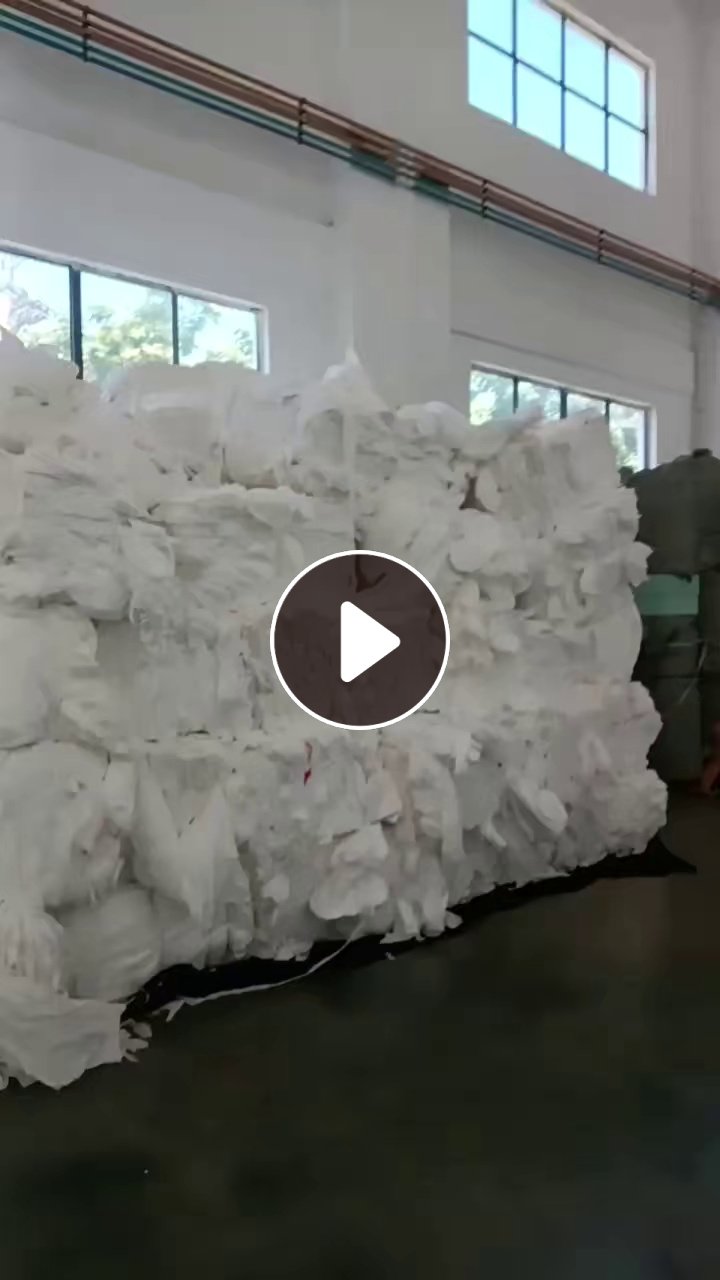 长期出售水刺布厂下来的涤纶木浆无纺布，涤纶无浆无纺布大块布，涤30，木浆70，现货13米一车