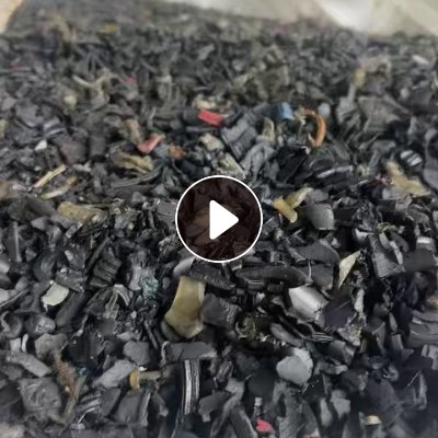 长期出售铁厂塑料破碎料，发动机上的塑料破碎料，月供200吨，货在江苏连云港