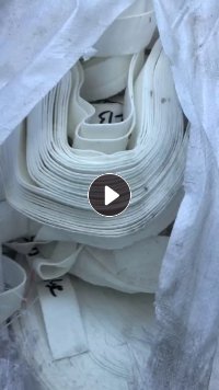 出售白色涤纶无纺布边角料，涤纶毛毡布边料，有覆膜，可以造粒，现货有几十吨，货在河南许昌