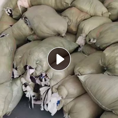 长期出售绗缝棉，丝绵下脚料，白色，黑色，灰色，还有粉色，棉服羽绒服厂下来的，货在江苏连云港