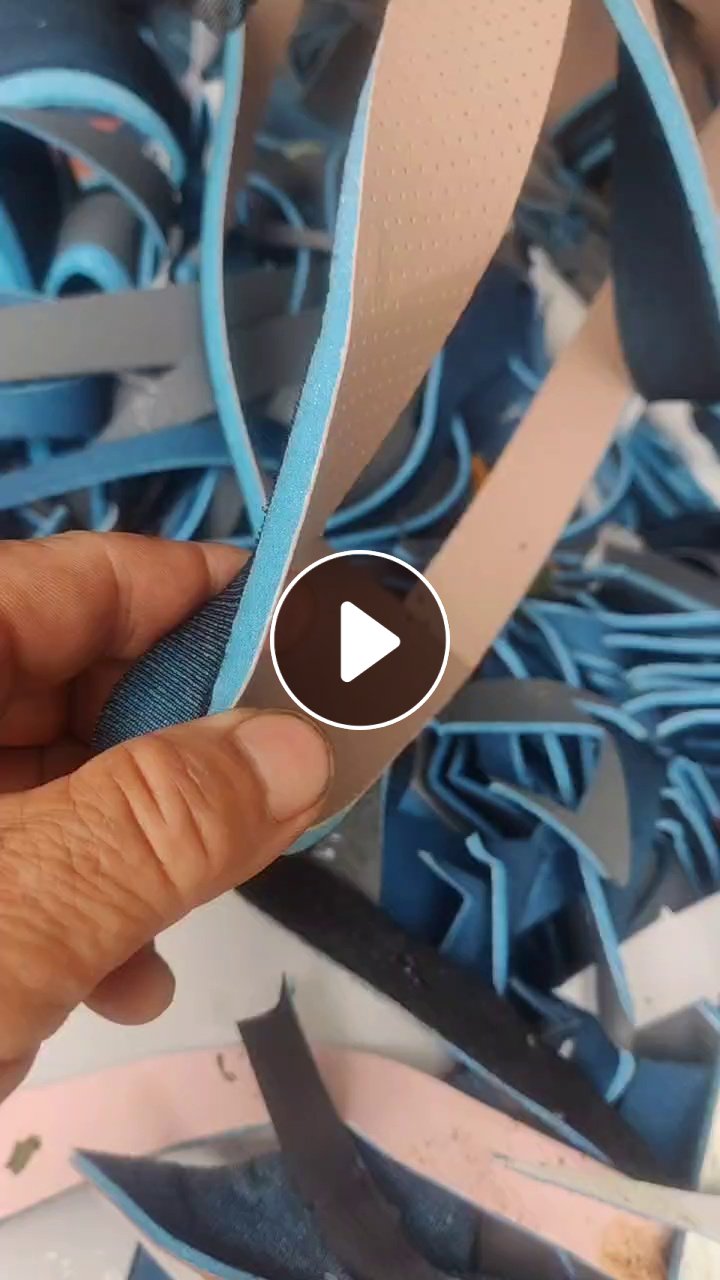 出售汽车座椅套边料，主要是革，海绵，布一起的，