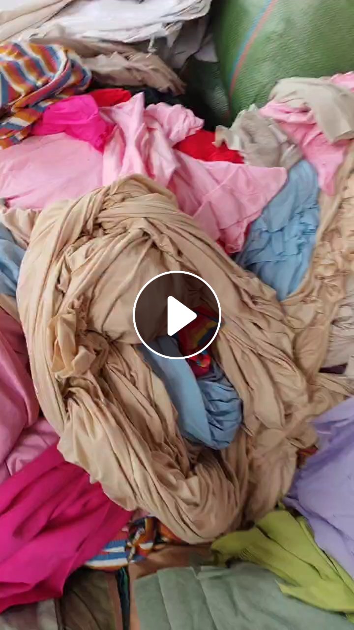 长期出售针织浅色涤棉布头，涤棉边角料，含棉70-80，规格 50Cm /1米/2米左右的，现货15吨