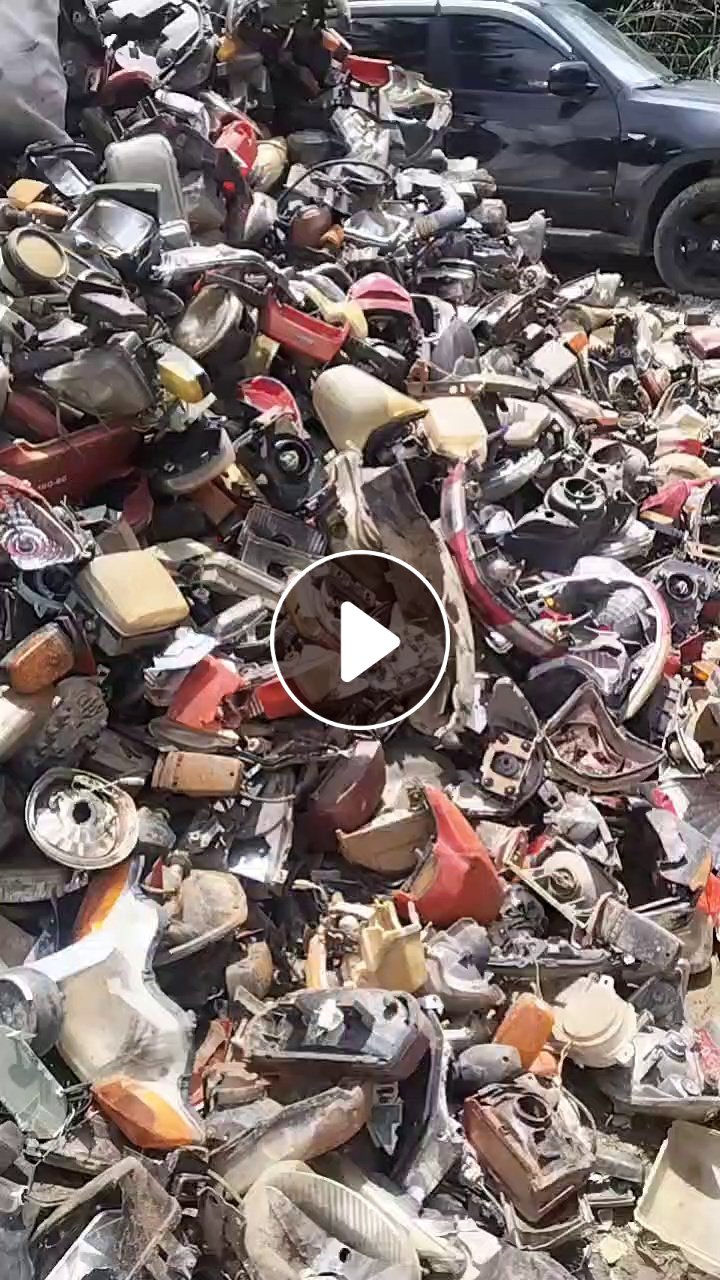 长期出售整个摩托车车灯，秒表盘，线之类的，都没有拆解