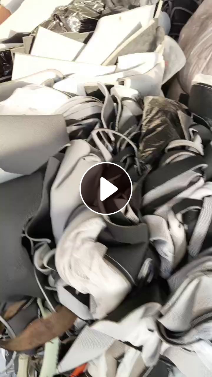 厂家长期出售海绵复合布，贴合布，生产商用布料下来的，每个月有20吨，货在山东青岛