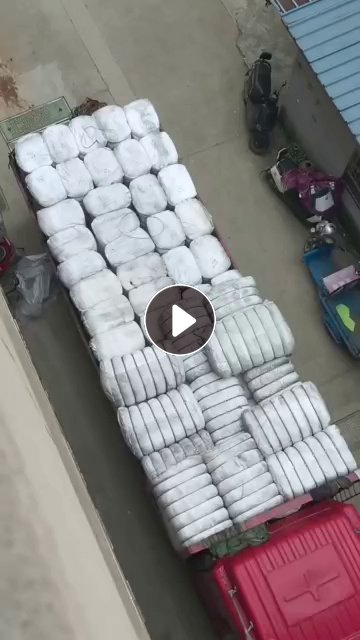 出售5支空心带纱，现货四五吨，14支单股包芯纱20吨，都是一个批号的