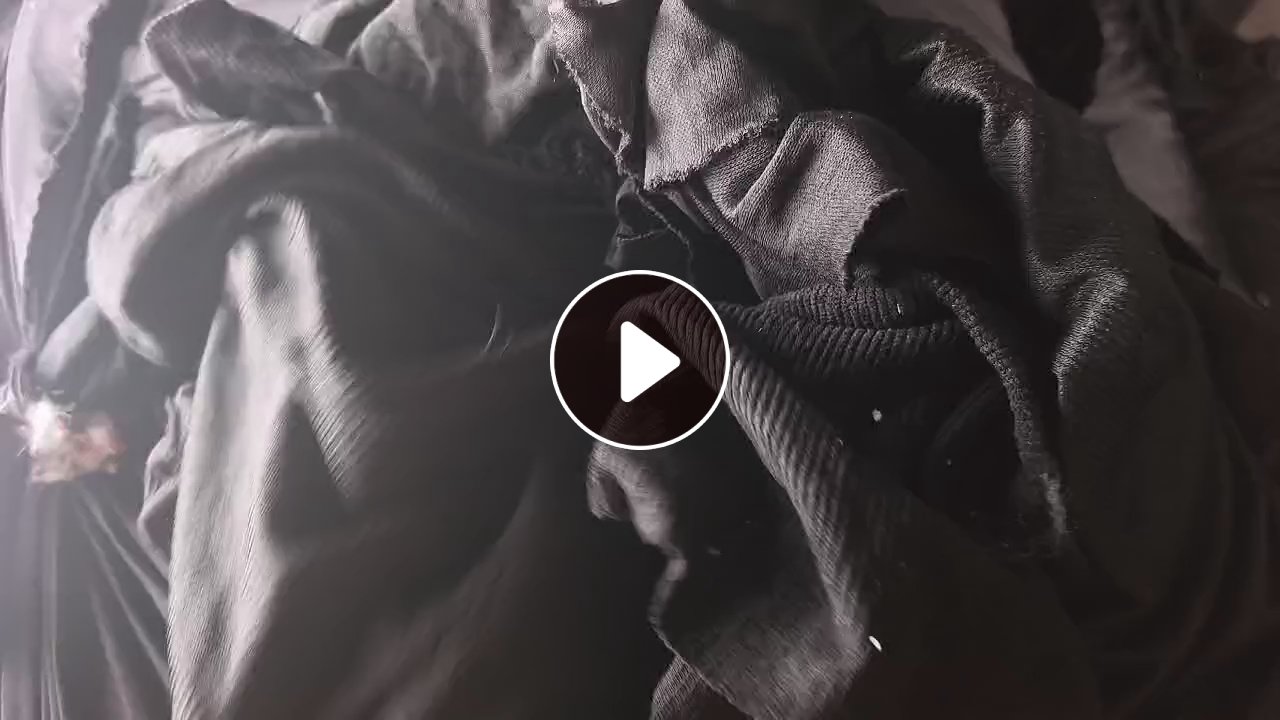 长期出售黑色涤纶废布，涤纶边角料，针织梭织都有统货走，现货9.6米一车，货在浙江绍兴