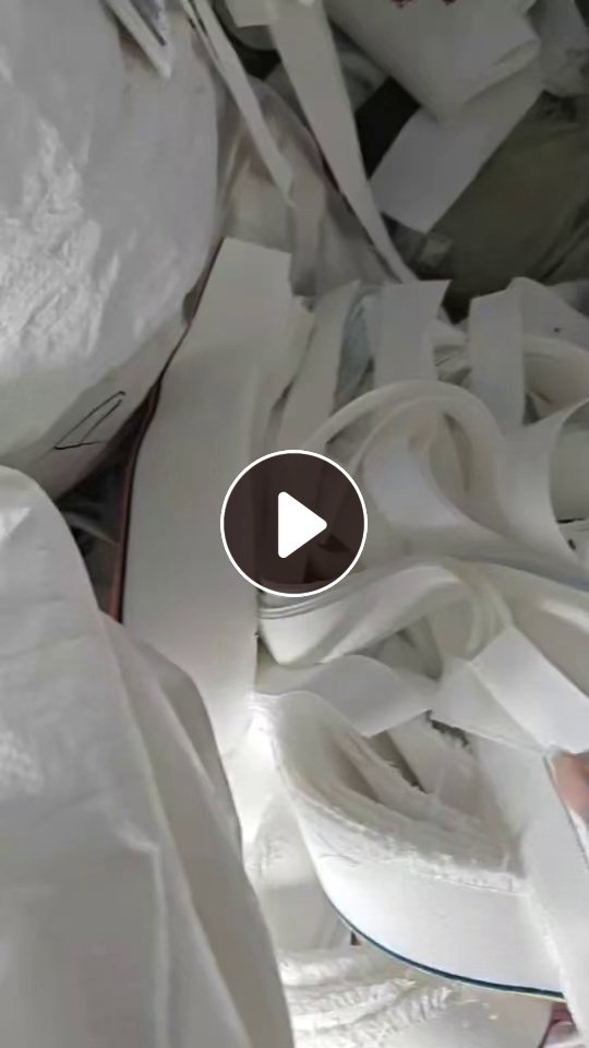 帆布袋厂长期出售白色纯涤纶废布，涤纶边角料，涤纶拉丝料，涤棉废布，有分拣开，统货分开都可以出