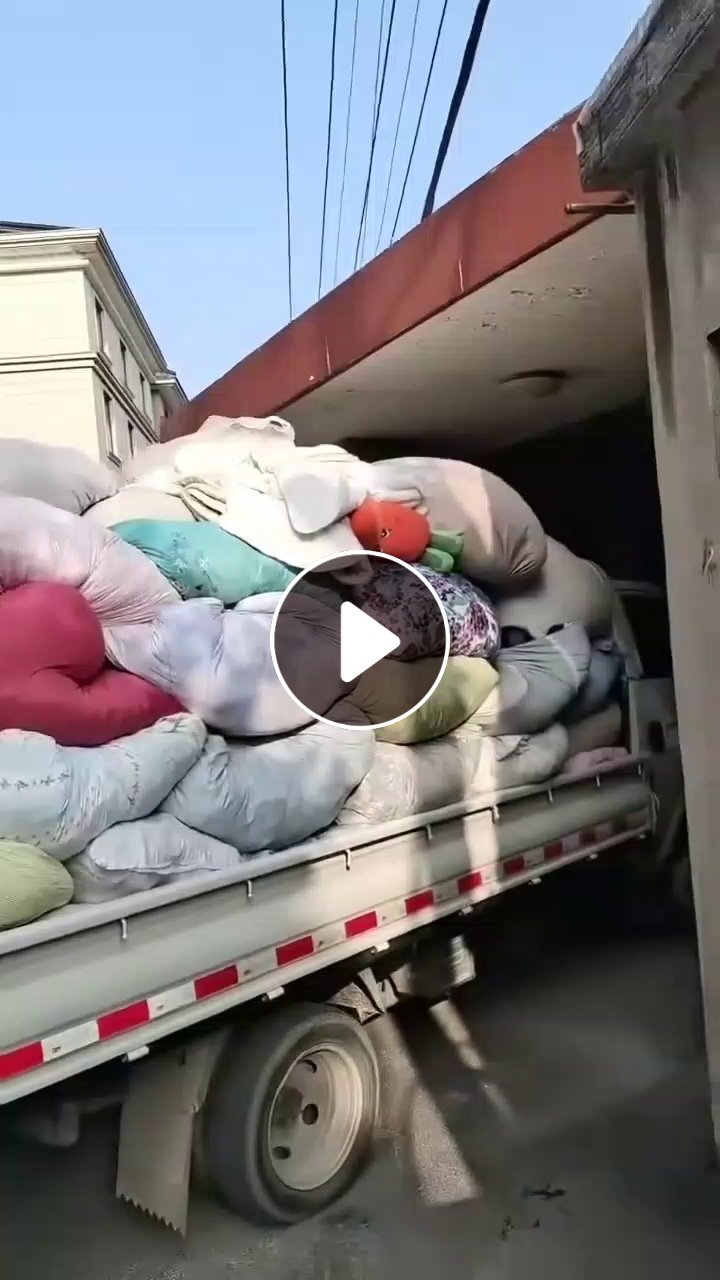 长期出售旧衣服统货，小区货，没动手，月供十几吨，货在浙江杭州