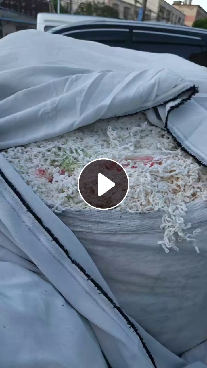 长期出售锦纶水丝，尼龙水丝，含水35-40左右，现货二十吨左右，货在江苏盛泽