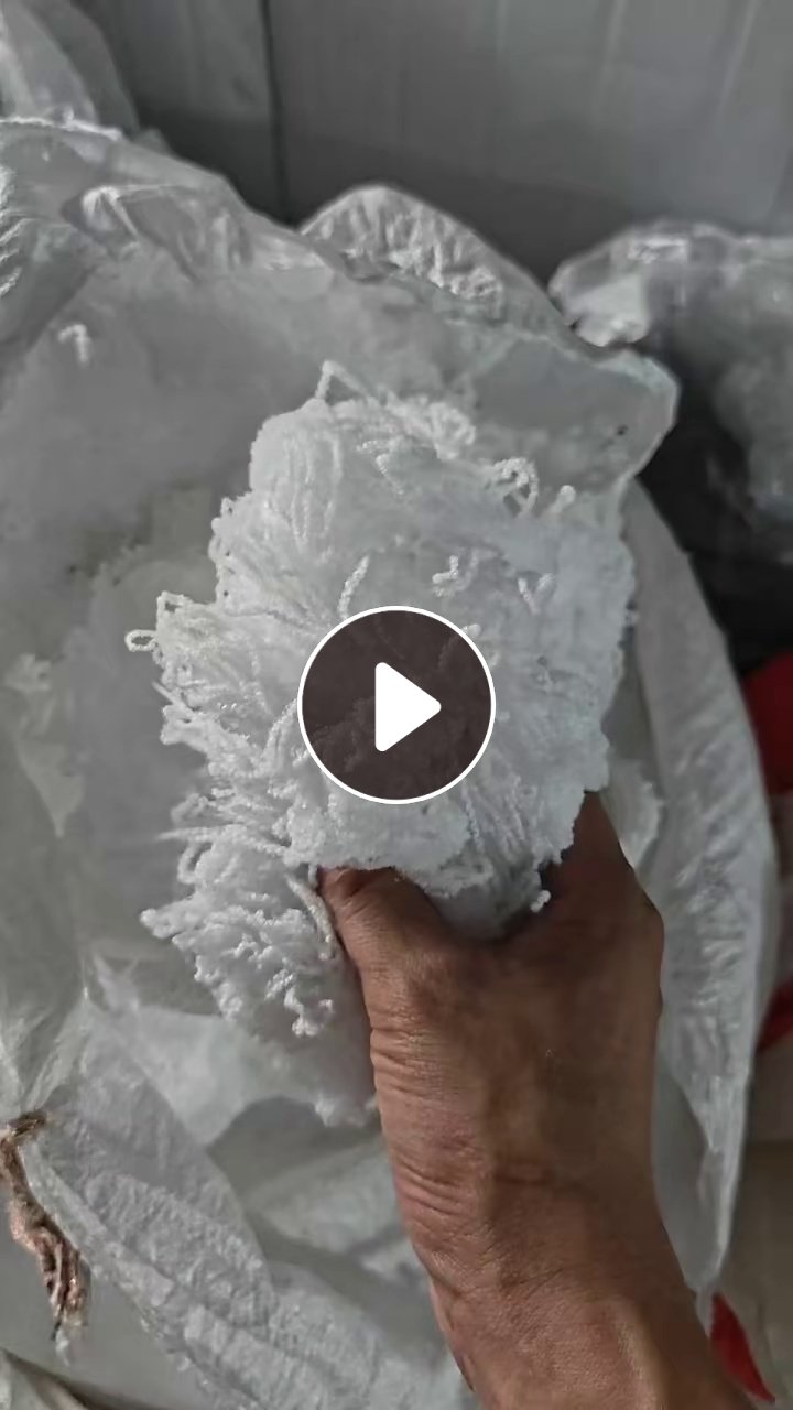 长期出售羊毛衫加工厂下来的羊毛衫边角料，也有处理的毛纱，处理纱，货在江苏宿迁