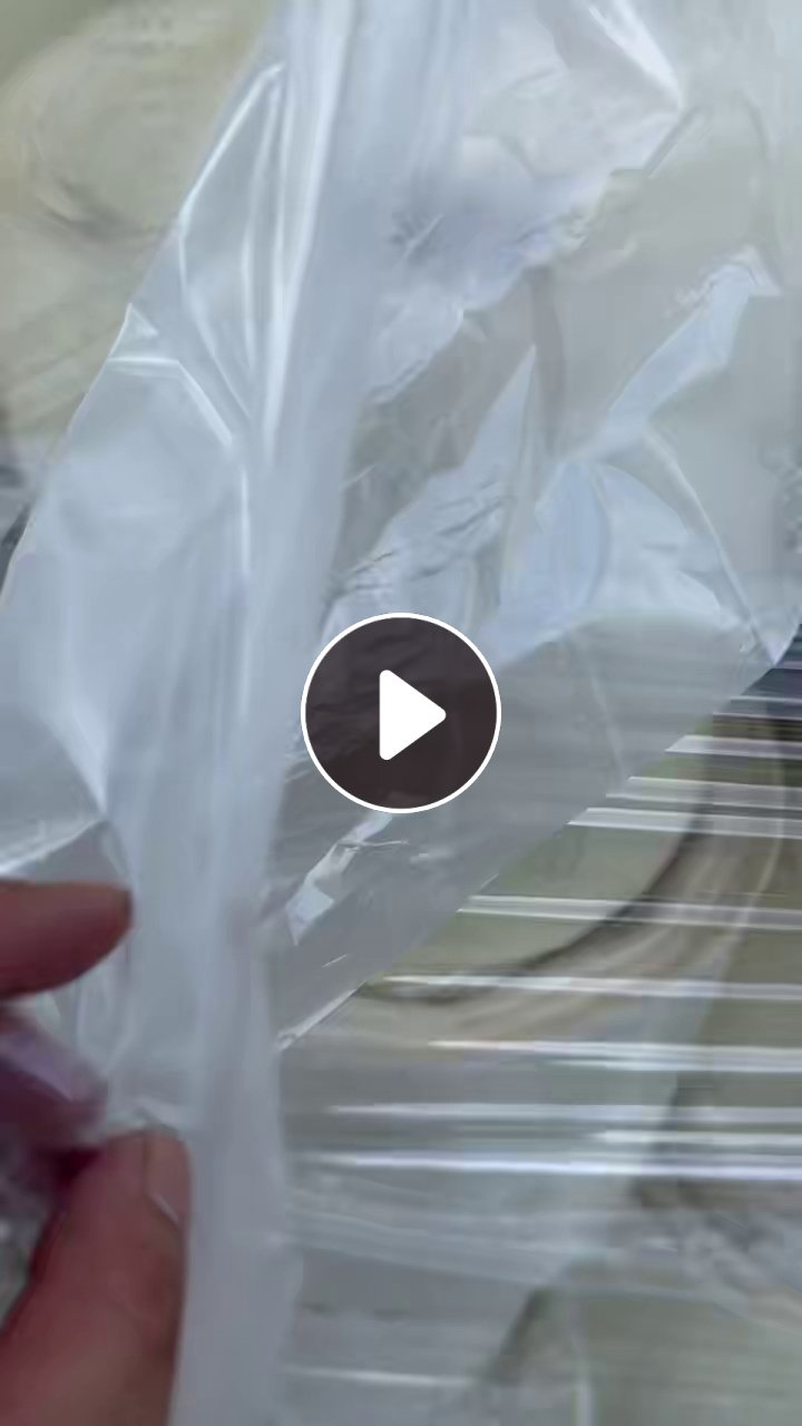 出售PET膜废料，一层pet奶白膜一层胶水料，现货33吨