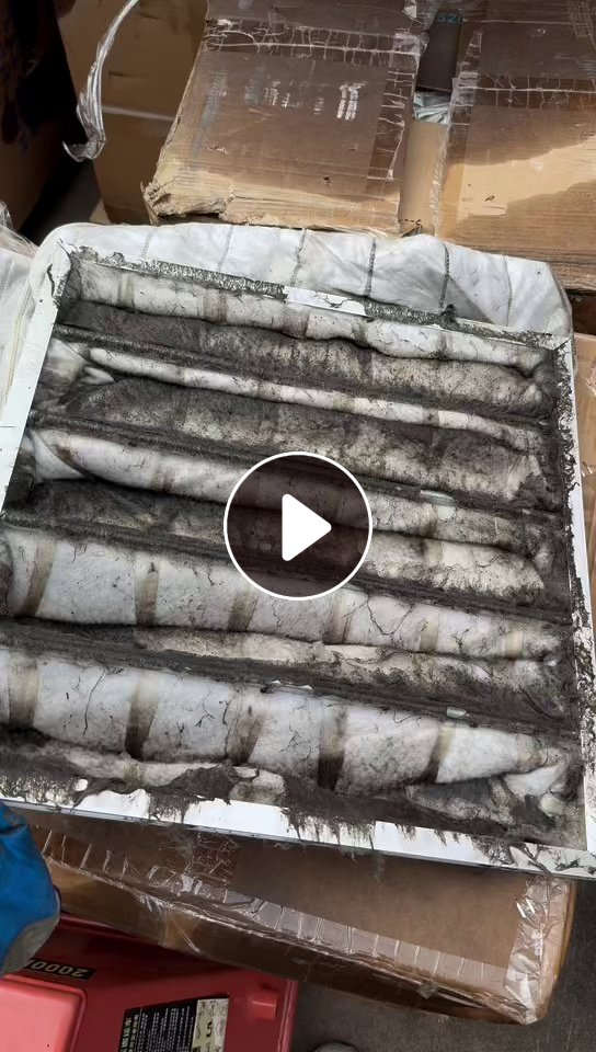 化纤厂出售拆解下来的废滤布，有带白油，当黑料，燃烧料处理，现货5.2米一车装不满，货在江苏宿迁