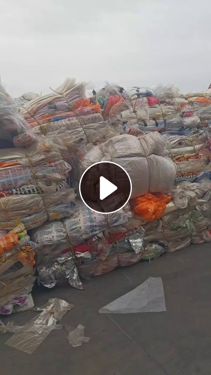 长期出售出售彩印厂的PP复合PE膜边角料，边条料，带K料，月供150吨以上