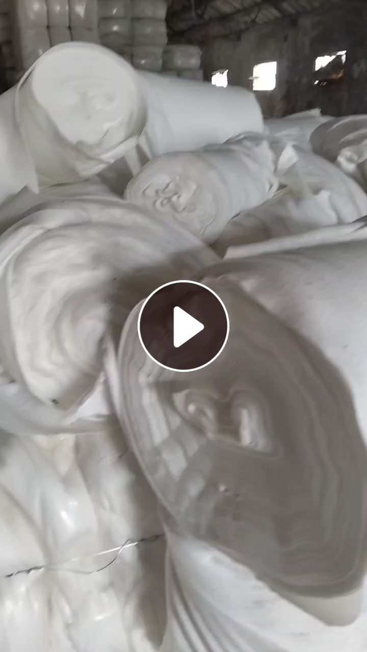 长期出售涤黏无纺布，针刺无纺布边角料，黏胶含量30，可开花纺纱，月供30吨，货在江苏扬州