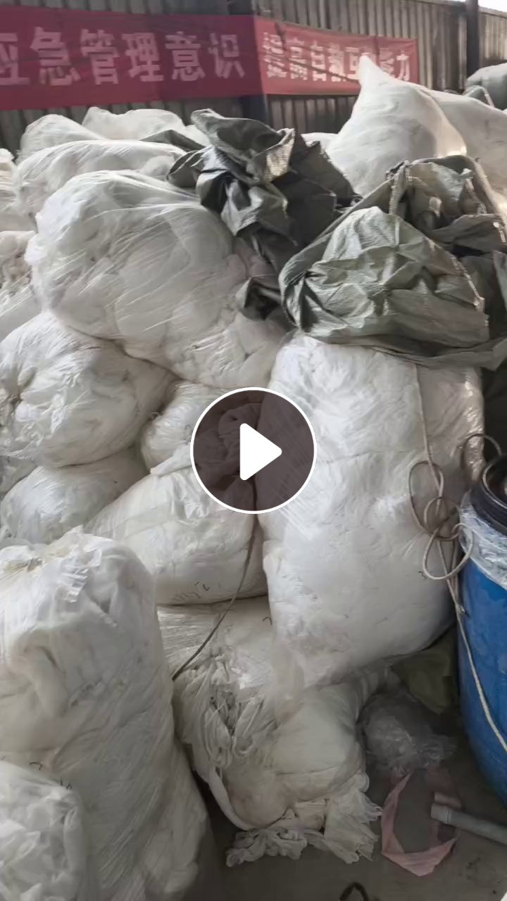 长期出售白色涤纶废布，圆机废布，涤纶造粒布，现货有七八吨，货在河南许昌