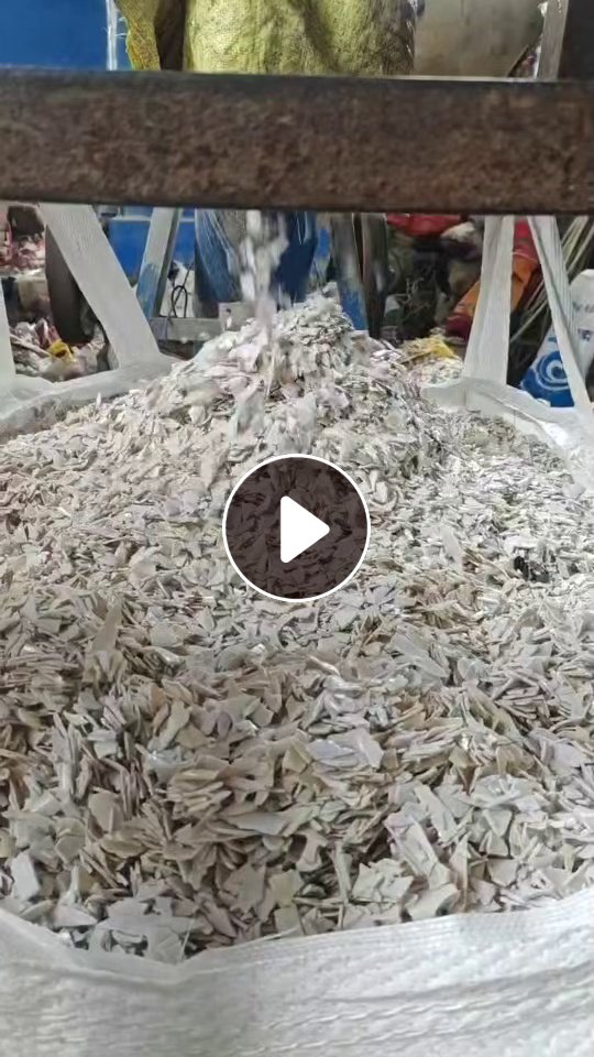 长期出售PVC大小管破碎料，水破，水分3个点，含量高的时候小管占50%