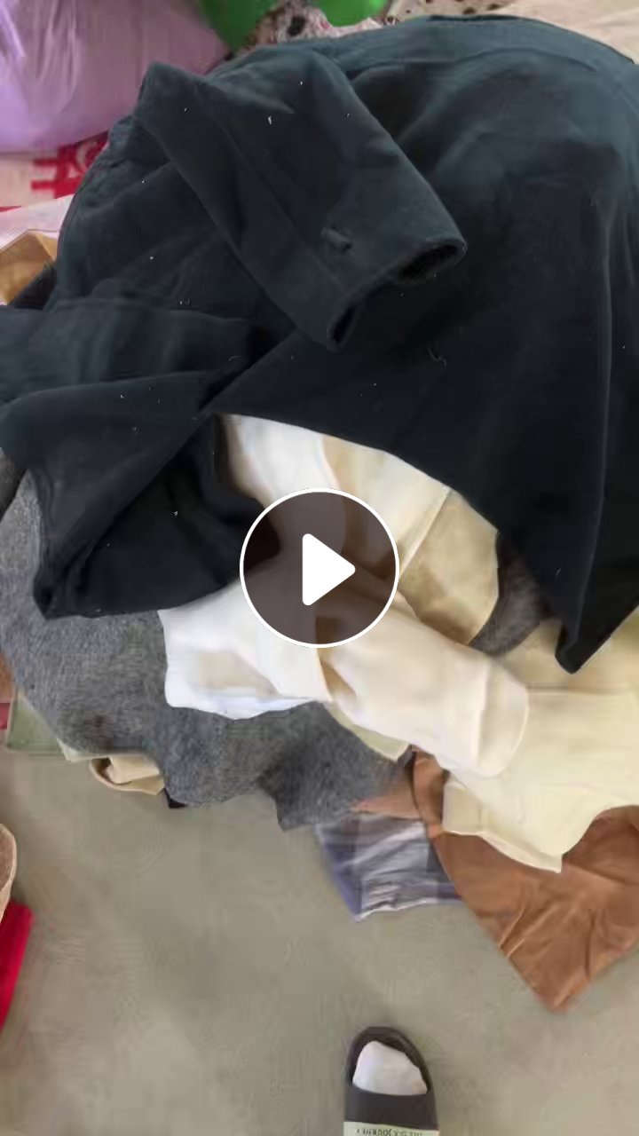 长期出售旧双面呢大衣，纯羊毛的，现货十吨左右，货在江苏盐城