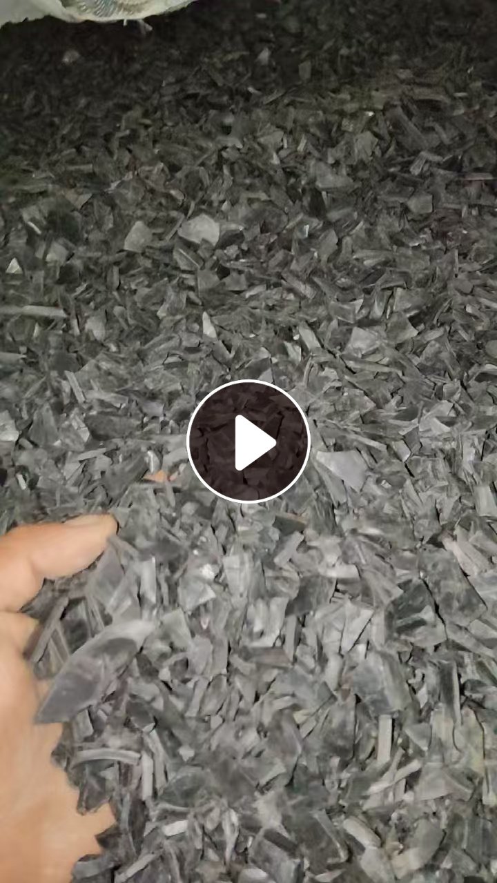 长期出售PVC电缆皮破碎料，有黑色和杂色两种，清洗甩干除铁，现货一车，可造粒
