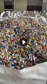 出售全漂PE花乙破碎料，20目网，过风选机，过6米长水池，清水清洗甩干，现货两挂