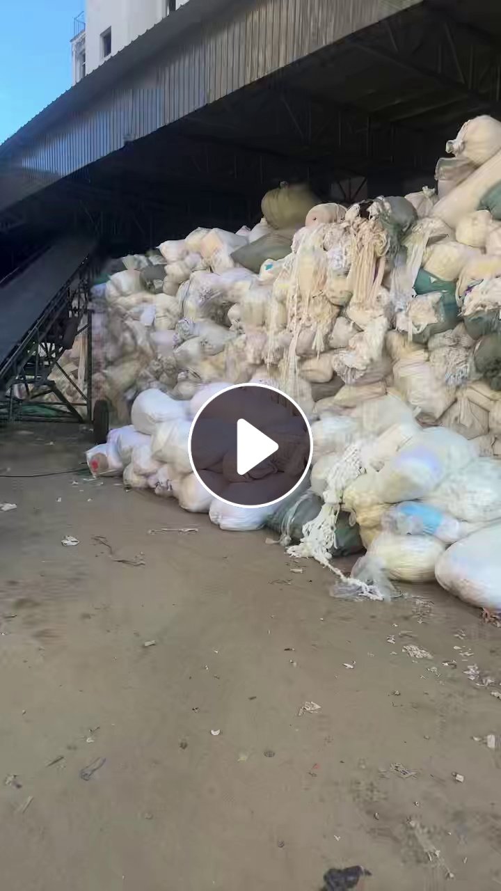长期大量出售白色涤纶废布，白色毛绒玩具下脚料，现货有300吨，货在河北保定