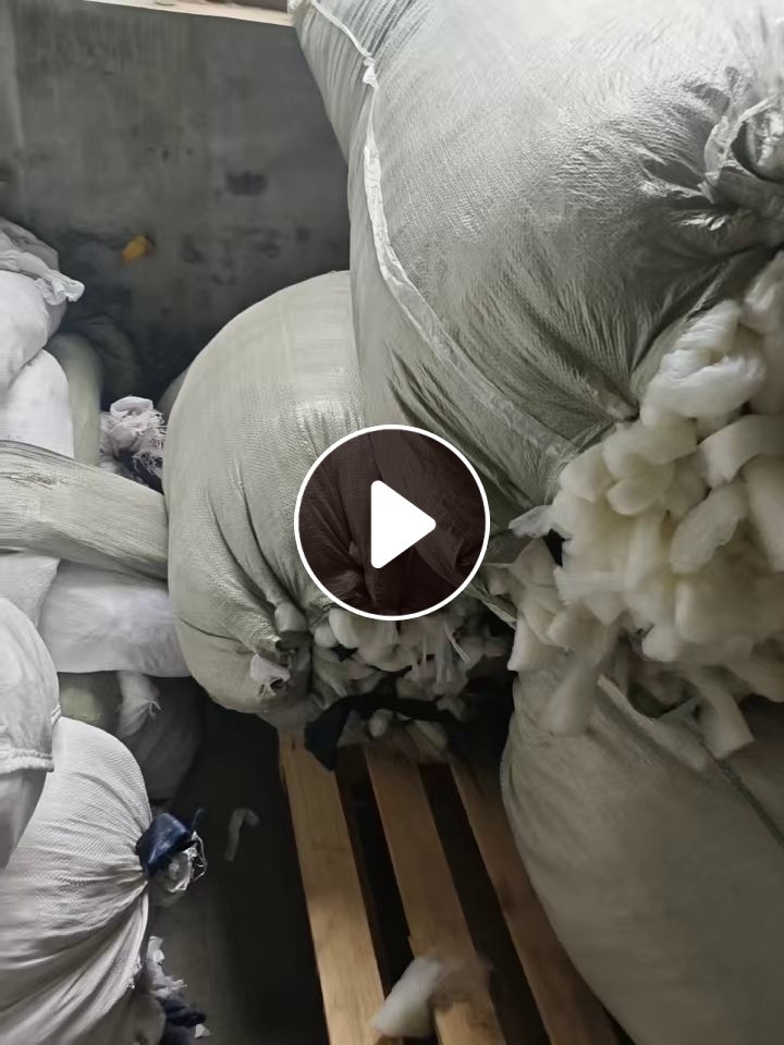 长期出售服装厂下来的丝棉下脚料，丝棉，有些会带一层衬布，货在山东泰安