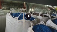 出售洗干净的吨桶、铁桶、胶桶破碎料，大蓝桶破碎料、小蓝桶破碎料，分开破碎的