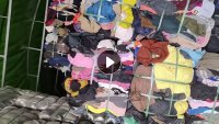 冬装厂长期大量出售旧衣服黑料，下脚料，月供90吨，货在广东惠州