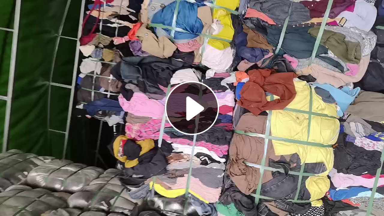 冬装厂长期大量出售旧衣服黑料，下脚料，月供90吨，货在广东惠州