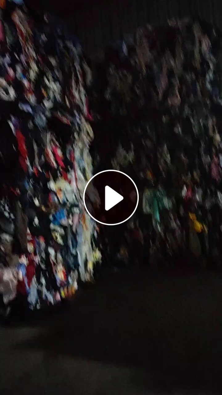 长期出售旧衣服黑料燃烧料废纺料，旧衣服分拣的，每个月有60吨左右，货在浙江嘉兴