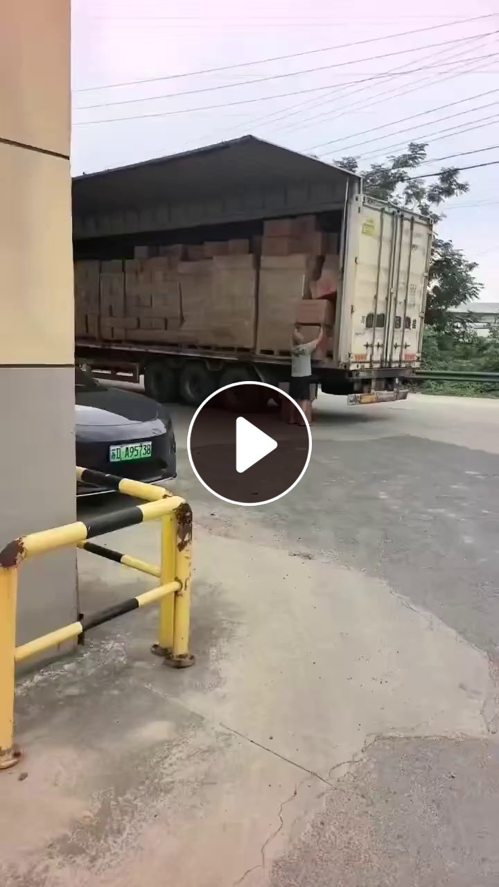 出售胶带1000箱，缠绕膜900箱，到货一车