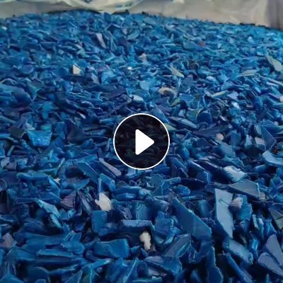 出售大小蓝桶破碎料，清洗甩干直接上机，大桶有30吨，小桶70吨