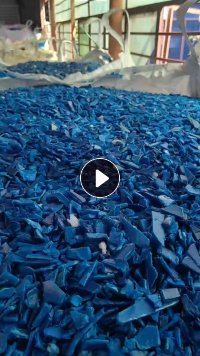 出售大小蓝桶破碎料，清洗甩干直接上机，大桶有30吨，小桶70吨