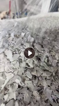 出售灰白PS冰箱破碎料，冲击8，白度84，材质分选中