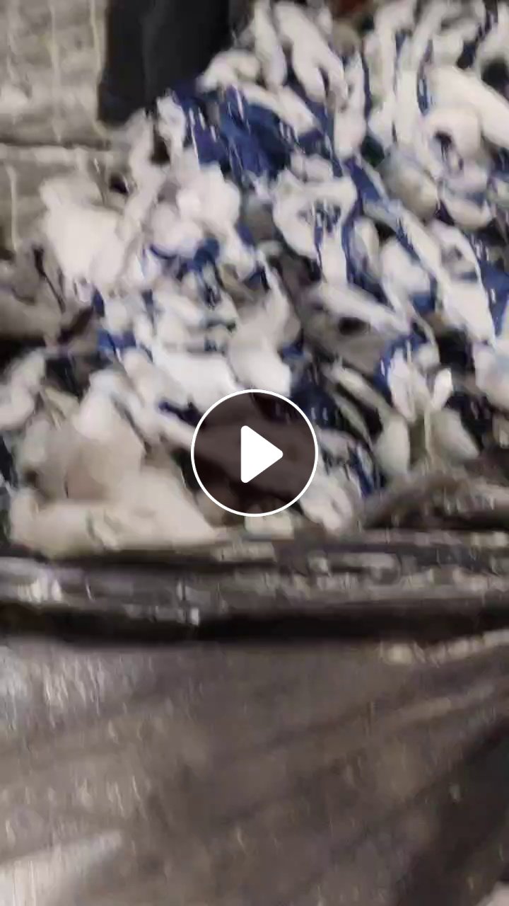 长期大量出售夹丝棉边角料，绗棉边角料，有带点塑，货在山东青岛