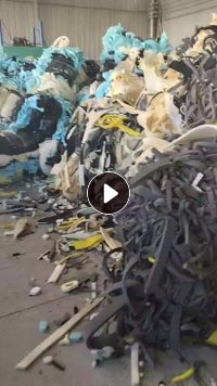 长期回收高回弹海绵边角料，海绵边角料，要求无皮无粉，密度25以上，月需七十吨，破碎做沙发填充用
