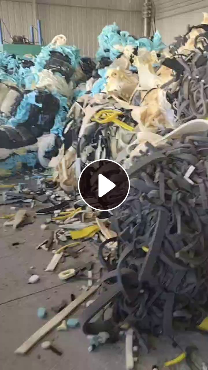 长期回收高回弹海绵边角料，海绵边角料，要求无皮无粉，密度25以上，月需七十吨，破碎做沙发填充用