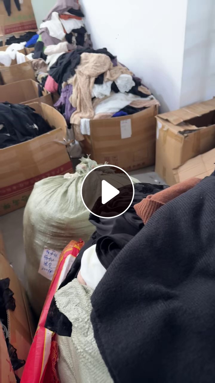 长期出售退货的毛衣，中老年女装，都是涤的，现货四五吨，货在湖南永州