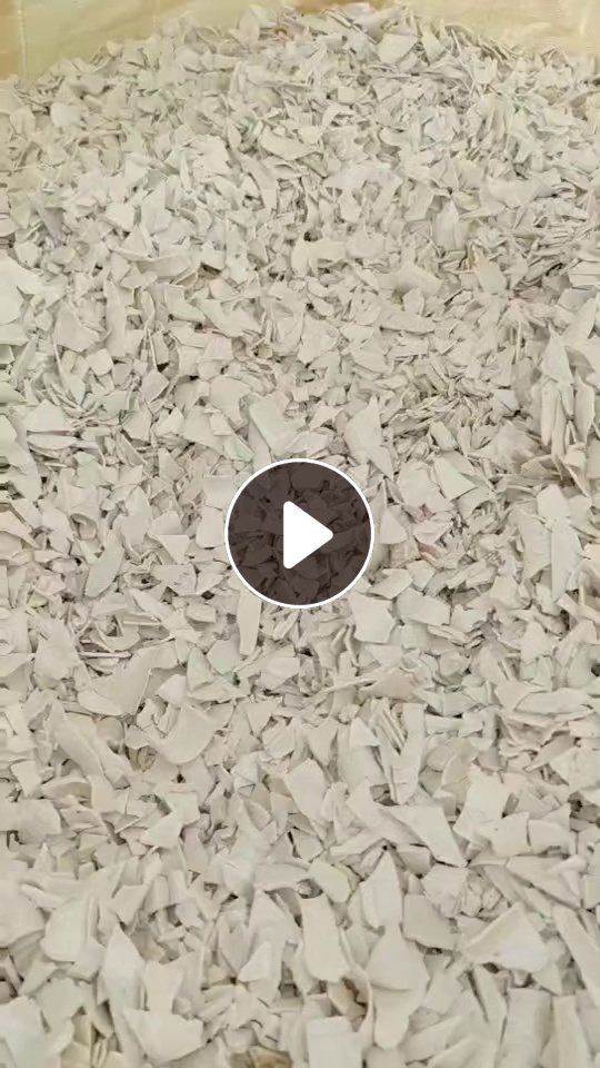 出售PVC小管破碎料，现货一挂车