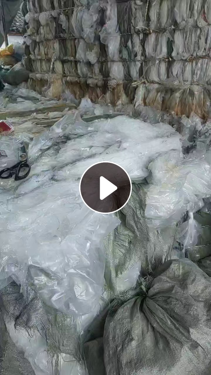 出售干造二级高压膜废料，一级料和二级料混在一起。当二级料，现货几十吨，每个月150吨